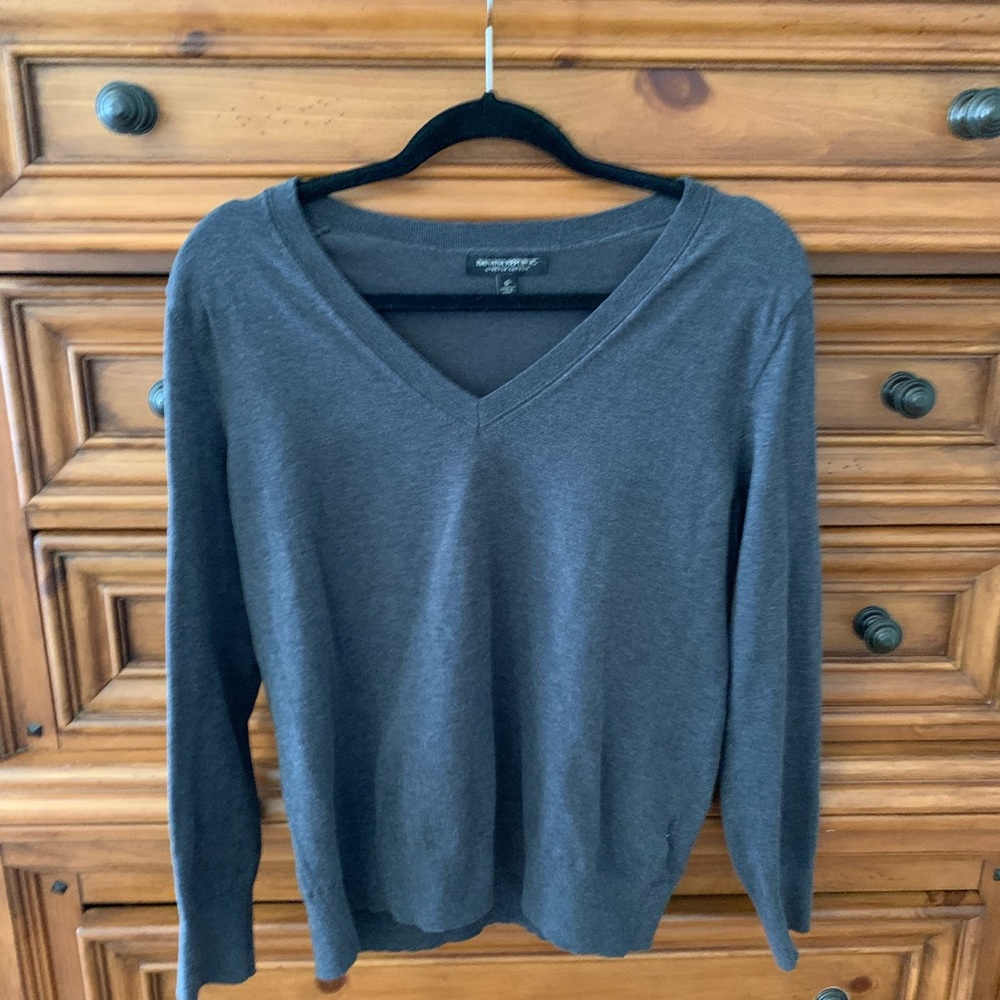 Banana Republic top v neck